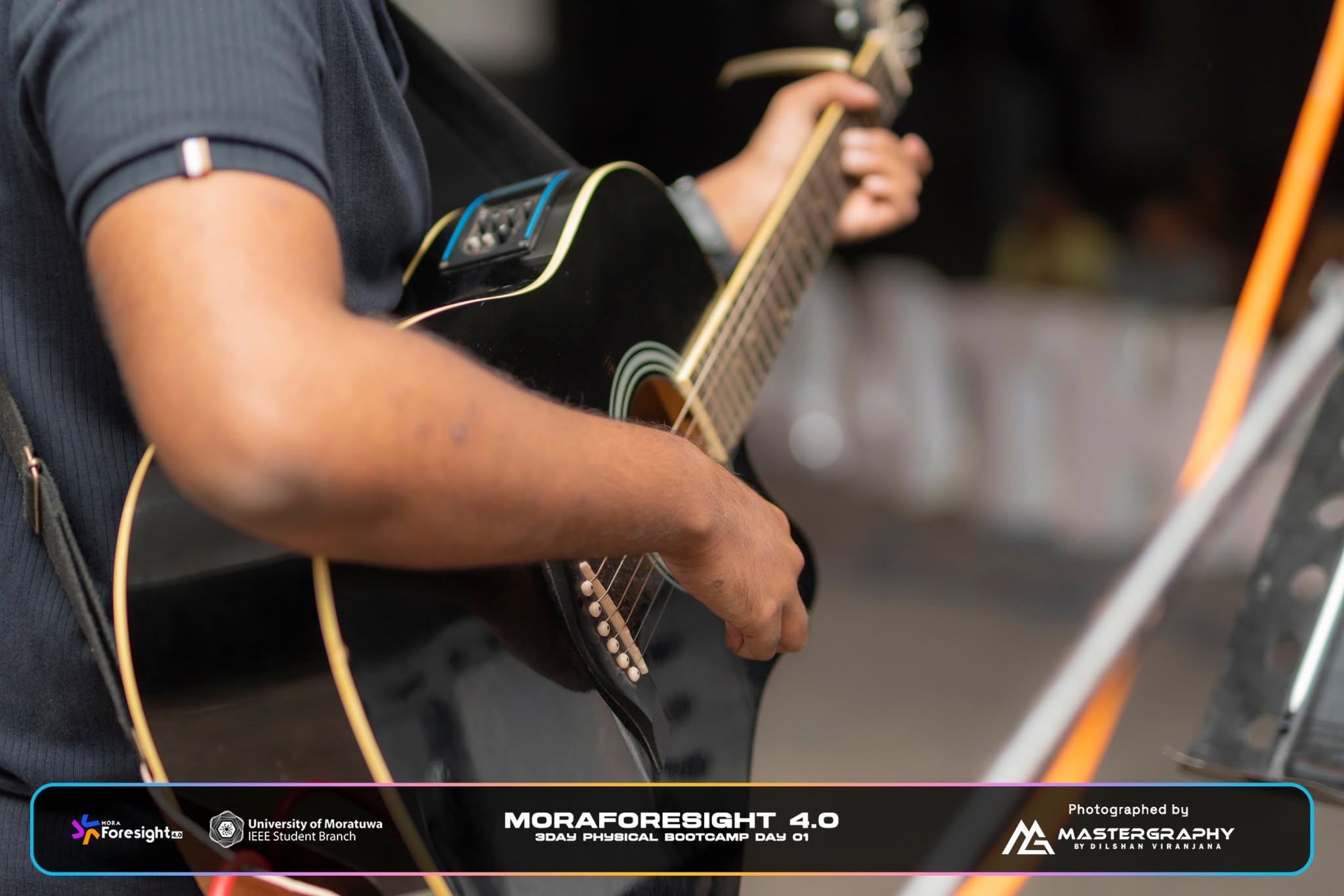 Close-up strumming during a Moraforesight 4.0 performance